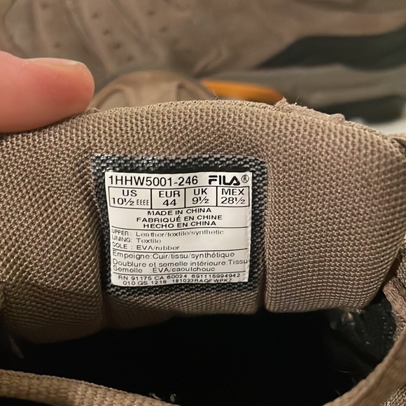 Fila hiking shoe men’s 10 1/2 like new brown suede rubber soles comfortable - Picture 6 of 6